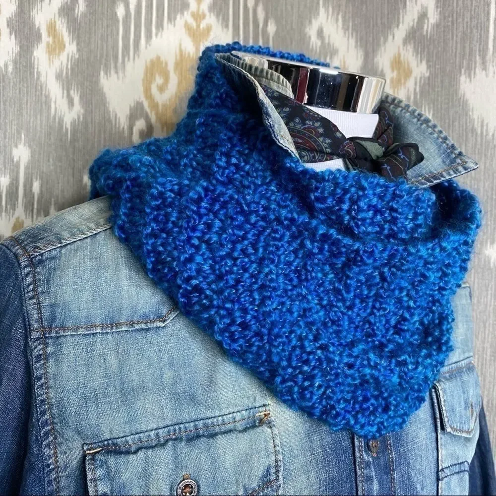 Unisex Hand-knit Oblong Blue Scarf